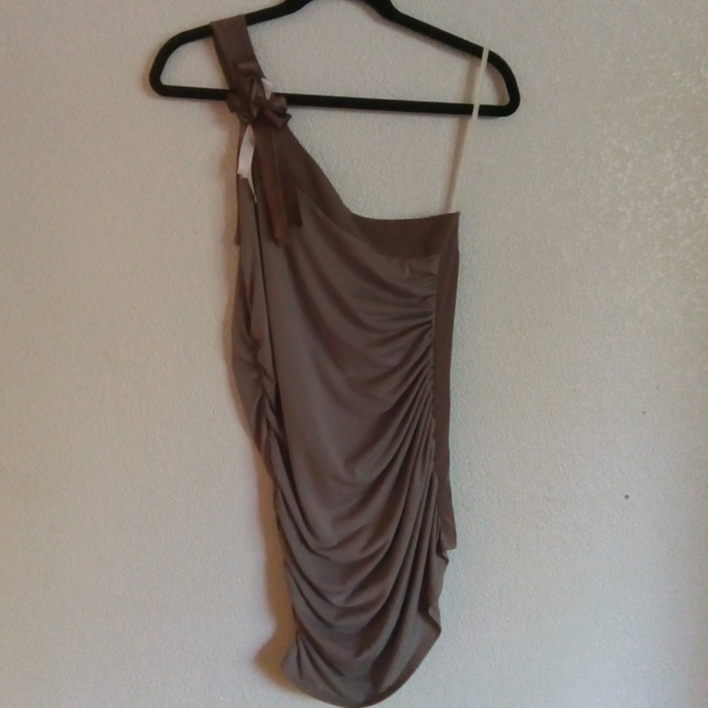 Tan one shoulder ruched top w bow detail, size m